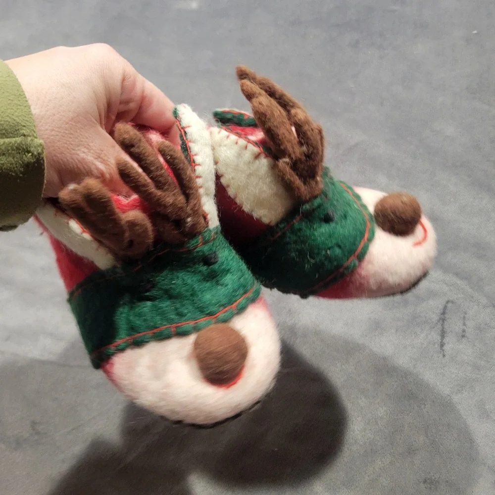 Seasons of Cannon Falls Reindeer Felted‎ Wool Slippers Red Green Christmas Nepal